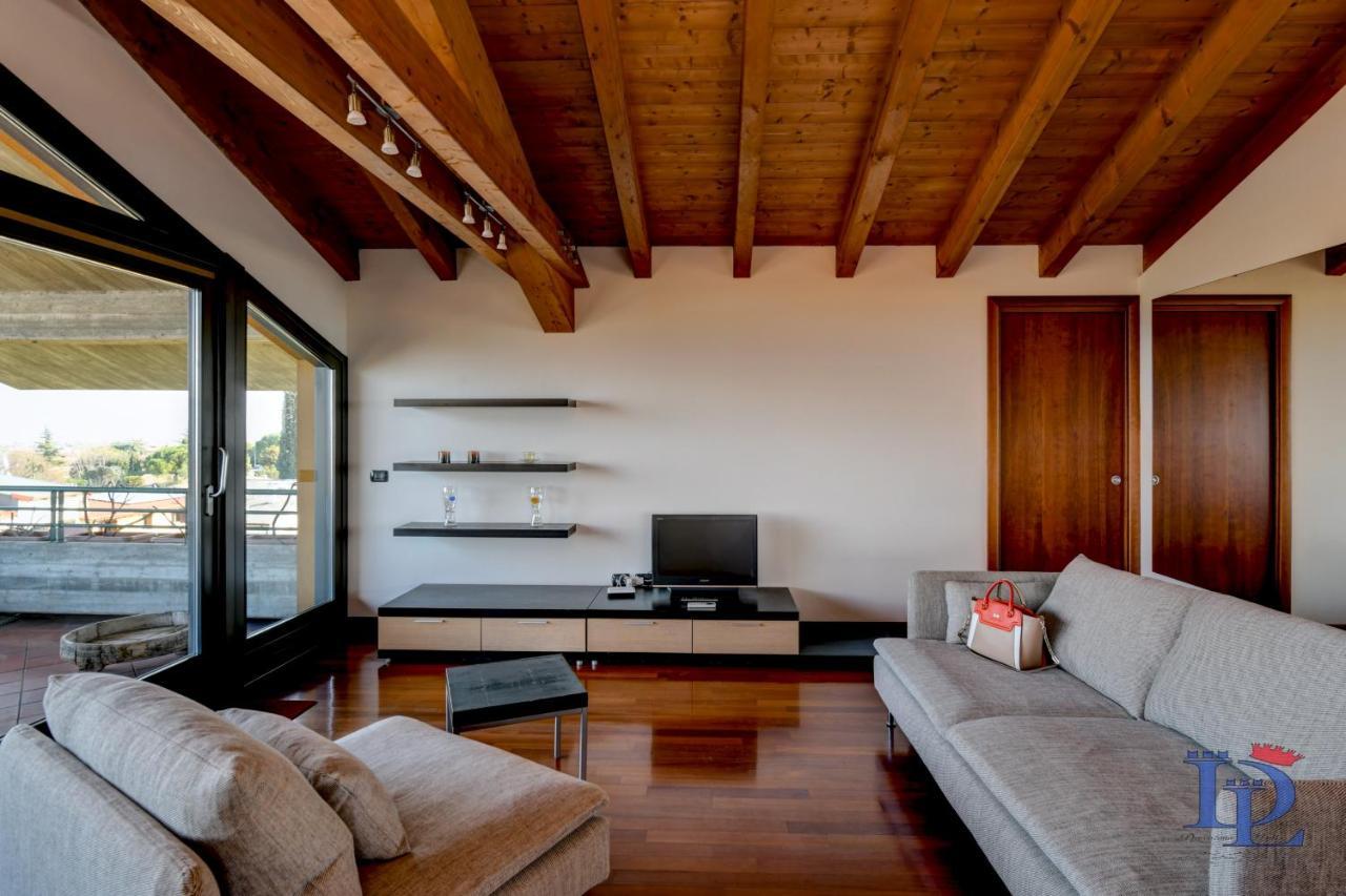 Desenzanoloft Official Partner Marriott Homes & Villas - Paradise Lake View In A 5 Pools Exclusive Residence Desenzano del Garda Exterior foto