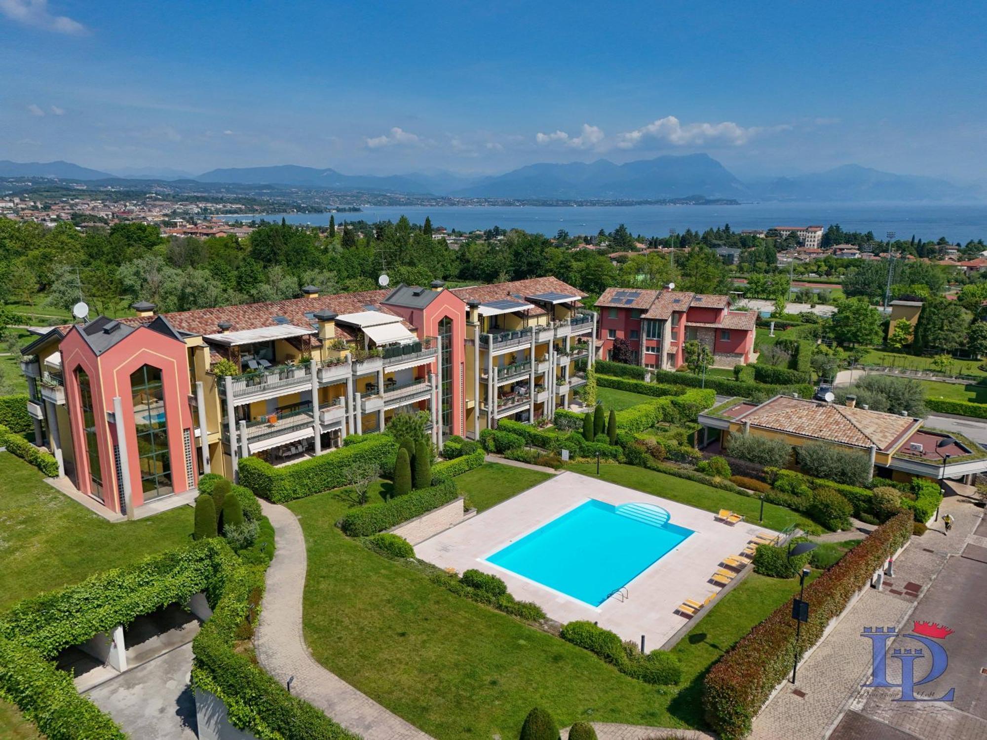 Desenzanoloft Official Partner Marriott Homes & Villas - Paradise Lake View In A 5 Pools Exclusive Residence Desenzano del Garda Exterior foto