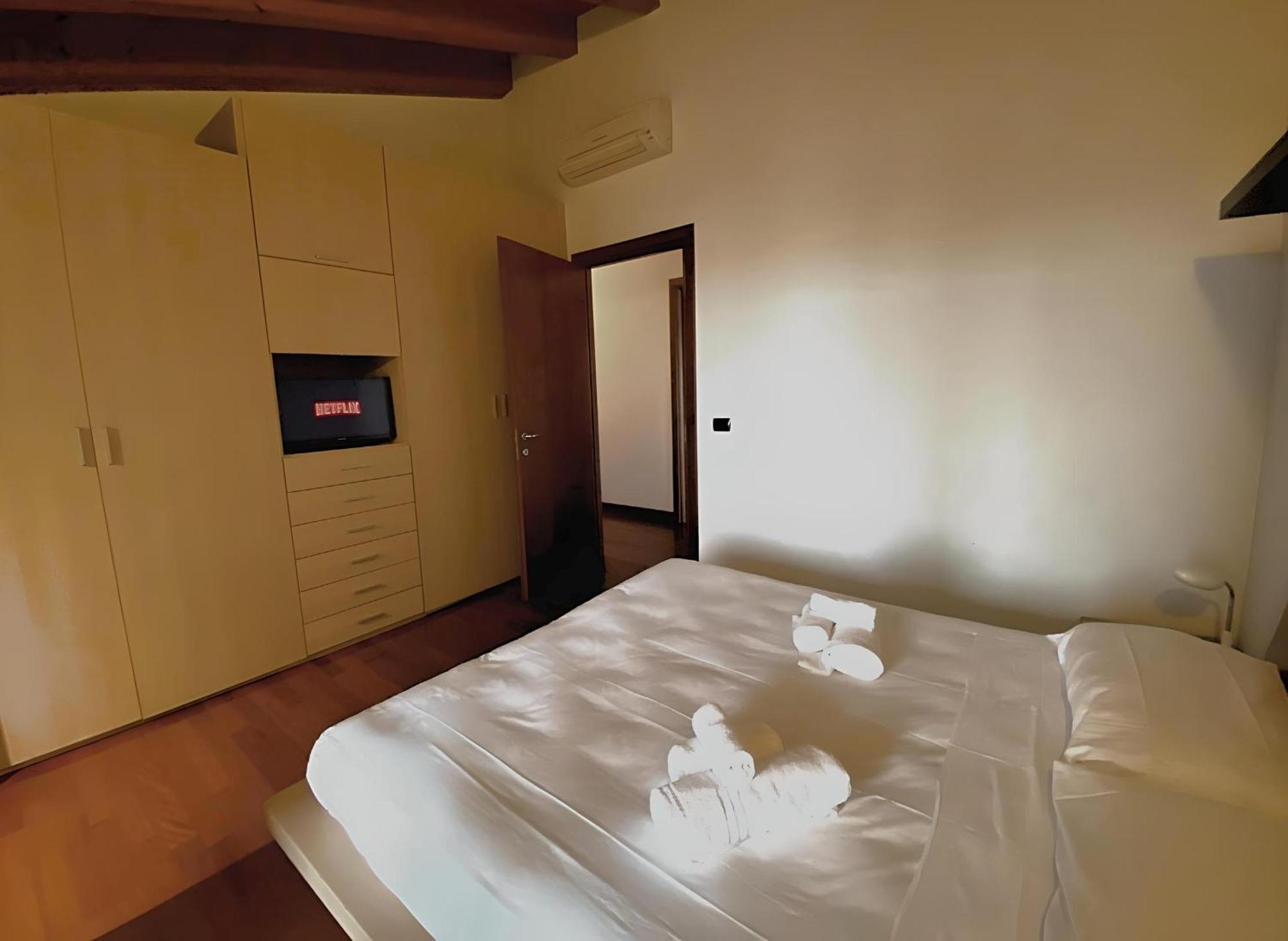 Desenzanoloft Official Partner Marriott Homes & Villas - Paradise Lake View In A 5 Pools Exclusive Residence Desenzano del Garda Exterior foto
